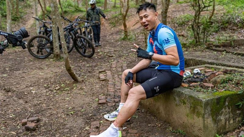 蘇花公路遇暴雨　小刀摔車急上救護車搶救