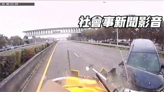 輔助駕駛釀禍！租賃自小客猛撞工程車