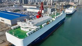 圖為中國滾裝船停在連雲港口。（中新社）