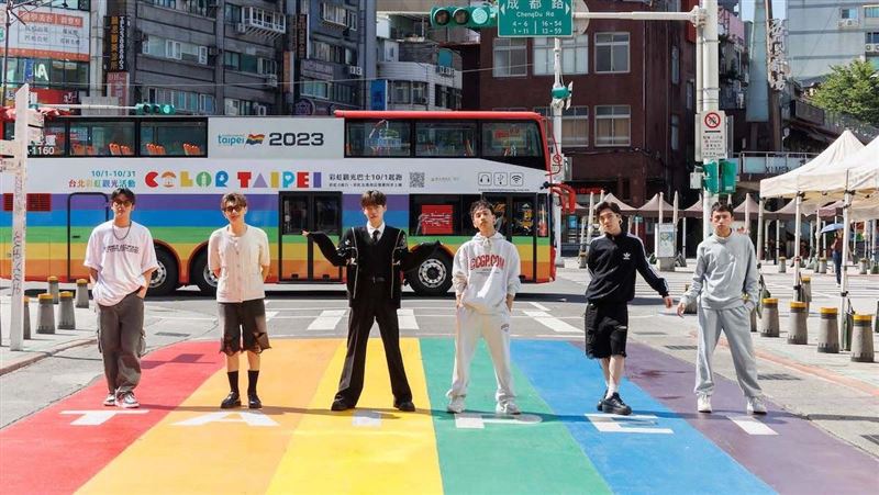 響應同志驕傲月　人氣男團獲邀彩虹大使