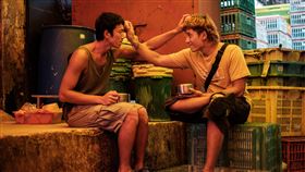 吳慷仁（左）和陳澤耀在《富都青年》飾演兄弟。（圖／甲上娛樂提供）