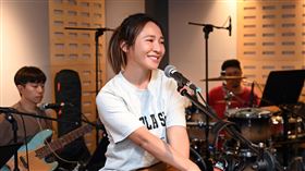 梁文音開直播唱歌聊近況。（圖／環球音樂提供）