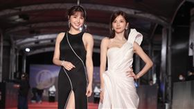 蔡黃汝（右）與峮峮稍早踏上金鐘紅毯。（圖／記者楊澍、邱榮吉攝影）