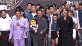 《綜藝玩很大》主持群與團隊稍早踏上紅毯。