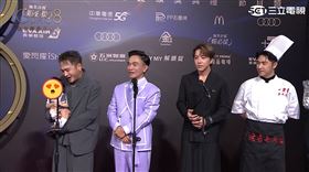 KID特別抱著兒子木木同框走紅毯。