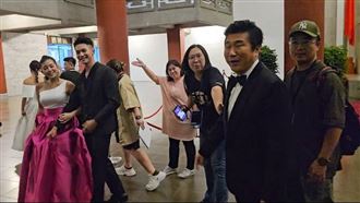 帶熊霓火辣走星光　胡瓜突嗆記者沒長眼