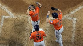 ▲「阿土伯」奧圖維（Jose Altuve）炸裂追平3分砲，太空人搶下聽牌第3勝。（圖／美聯社／達志影像）