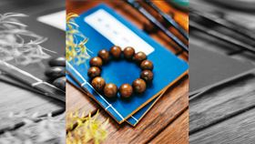 ▲盜墓集團成員為求平安，隨身攜帶《金剛經》、佛珠。（圖/翻攝自東方IC）