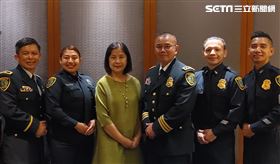 教育部國際司長李彥儀（左三）和美警合影。（圖／翻攝自教育部官網）
