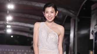 米可白紅毯辣穿丁字褲　開衩到腿根噴鼻血