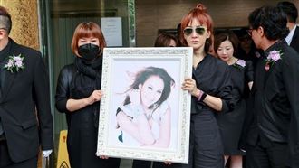 李玟下葬武漢原因曝光　家屬不忍調查死因