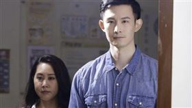 波特王（右）曾客串《村裡來了個暴走女外科》，左為昔日同門蘇瀅。（圖／公視提供）