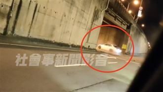 台61轎車瘋狂「360度甩尾」驚險畫面曝光