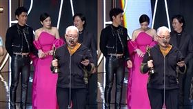 蔡淑臻將把朱軒洋和賴孟傑打掉，自己把他們的手握起來。（組合圖／翻攝自金鐘獎 Golden Bell Awards YouTube）