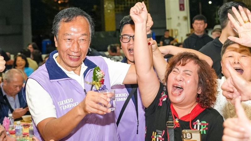 郭台銘鞠躬道謝雲林人：沒你們沒台灣阿銘