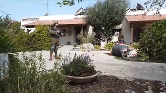 獨／三立記者全副武裝　重返哈瑪斯屠村地