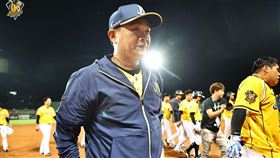 ▲中信兄弟無緣季後賽，恰總說自己1個人會負起全部責任。（圖／翻攝自兄弟Fans Club官方FACEBOOK粉絲專頁）