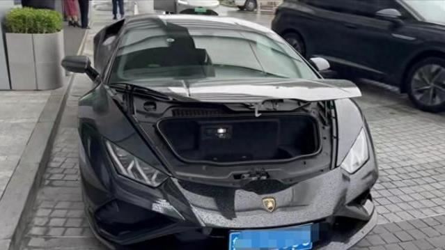 少年囂張踩藍寶堅尼　車主1回應嗆翻他
