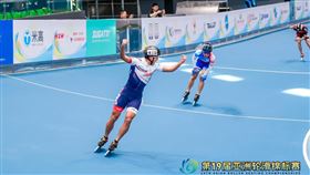 這次黃玉霖等到確定衝線，還確定過對手差距後，才敢高舉雙手慶祝。（圖／翻攝自亞洲輪滑錦標賽官網）