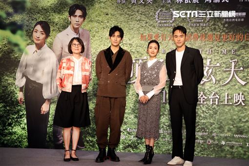 導演黃文英、林依晨、周渝民、阮經天 出席電影《車頂上的玄天上帝》記者會。（記者邱榮吉/攝影）