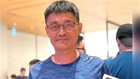 ▲徐孝存夫婦採開放式態度教育孩子，總是樂意與溝通，孩子也和父母無話不談，圖為他分享女兒送他手機的畫面。（圖／桃園電子報）