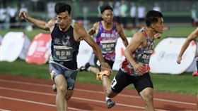 來自花蓮縣的楊俊瀚和魏泰陞拚戰到最後壓線，魏泰陞才靠著電腦判讀以0.004秒差距摘金，楊俊瀚收下銀牌。（圖／大會提供）