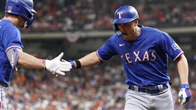 ▲席格（Corey Seager）首局開轟！季後賽16轟超越貝比魯斯（Babe Ruth）。（圖／美聯社／達志影像）