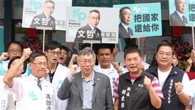 柯文哲苗栗競選總部成立茶會台灣民眾黨苗栗縣黨部22日舉辦「柯文哲苗栗競選總部」成立茶會，黨籍總統參選人柯文哲（前右3）、苗栗縣黨部主委馮啟彥（前左1）與苗栗縣長鍾東錦（前右2）等人出席。中央社記者魯鋼駿攝  112年10月22日