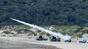 「雙聯裝刺針飛彈系統」實彈射擊。（圖/記者邱榮吉屏東攝影）