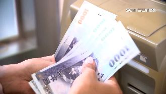 獨／ATM存10萬疑卡鈔當機　控12000被吞掉