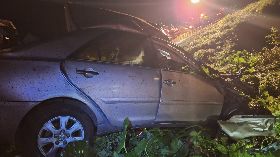 基隆望幽谷101高地轎車墜崖 駕駛拋