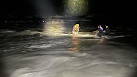 6人揪團到玉山國家公園，瓦拉米步道山風瀑布，溪降，受困獲救 玉管處開罰(圖／翻攝自花蓮縣消防局臉書)