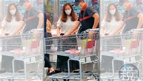 牽手親吻、車內幽會、摩鐵開房　立榮主管高調不倫女下屬（圖／鏡週刊提供）