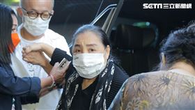 資深藝人陳盈潔因偽造有價證券罪遭判刑，今赴北檢報到入監服刑。（圖／記者楊澍攝影）