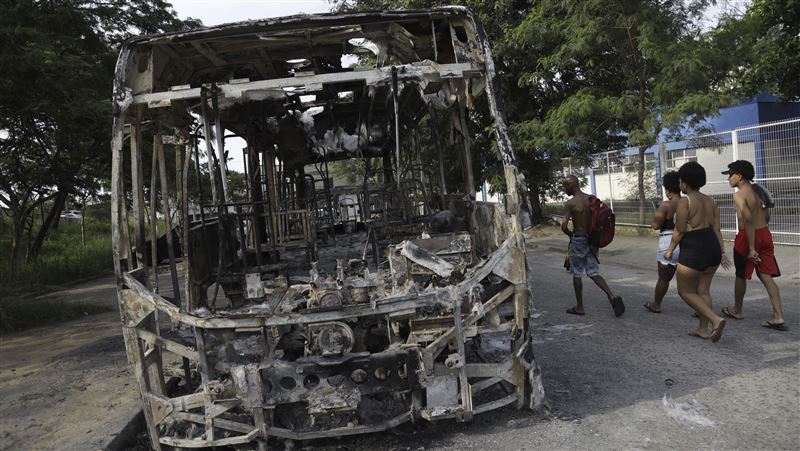 巴西黑幫太囂張!燒35輛公車火車報復警察