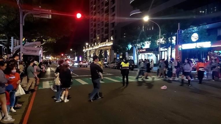 桃園萬聖城吸客湧30萬人　警加強交通維安