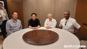 ▲台鋼雄鷹總教練洪一中、教練團成員橫田久則、路易士和洪瑞河見面。（圖／記者劉彥池攝影）