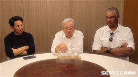 ▲台鋼雄鷹總教練洪一中、教練團成員橫田久則、路易士和洪瑞河見面。（圖／記者劉彥池攝影）