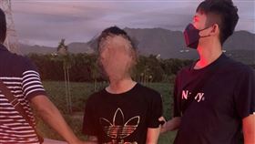 桃園市蘇男行刑式槍殺2人後逃逸，警方循線將他逮獲。（圖／翻攝畫面）