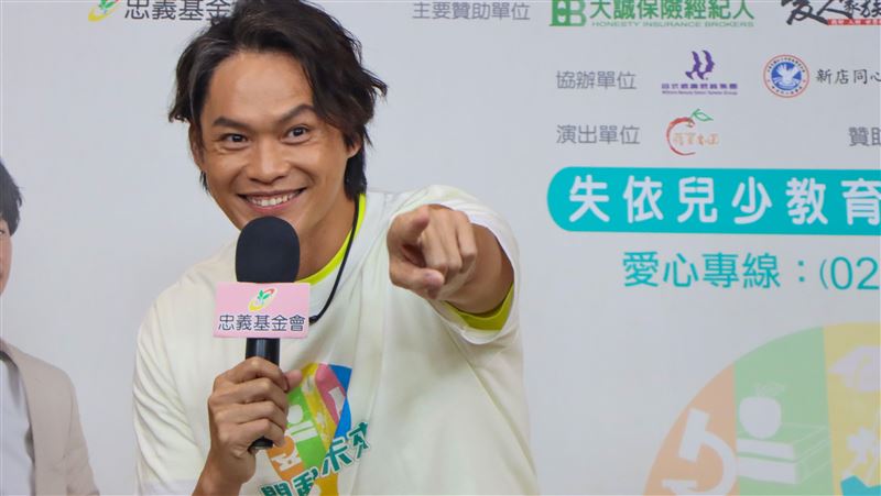黃鐙輝錄影返台「立刻送急診」無奈曝傷勢