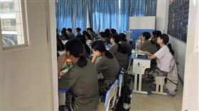 中國高校爆開學2個月「沒老師上課」！近700名學生集體退學（圖／翻攝自澎湃新聞）