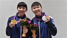 林姿妤、田曉雯在亞帕運桌球女單T10「金包銀」。（圖／體育署提供）