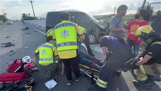 驚悚影片曝光！　轎車迴轉撞廂型車釀1死