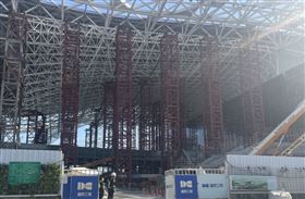 台中會展中心工人墜樓亡　暫停施工全安檢（圖／民眾提供）