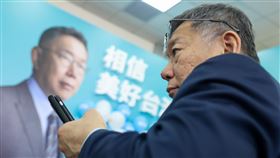 柯文哲政策記者會（3）台灣民眾黨主席柯文哲25日上午在新北市新莊召開「開創壯世代，美好第三人生」政策記者會，提倡壯世代運動，打造長壽經濟。中央社記者吳家昇攝　112年10月25日