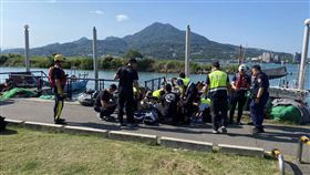 淡水捷運站後方水域婦人墜河。（圖／翻攝畫面）