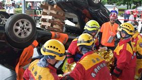 內政部今日在南投消防署訓練中心舉辦「112年全國義勇消防人員體技能交流活動」，共有790名義消人員組成126隊參賽，展現民間對於救災救護的精實技能及協勤能量。內政部長林右昌也上台致詞。（圖／內政部官網）