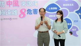 李牙醫師（左）說明親身中風經歷。（圖／國健署提供）