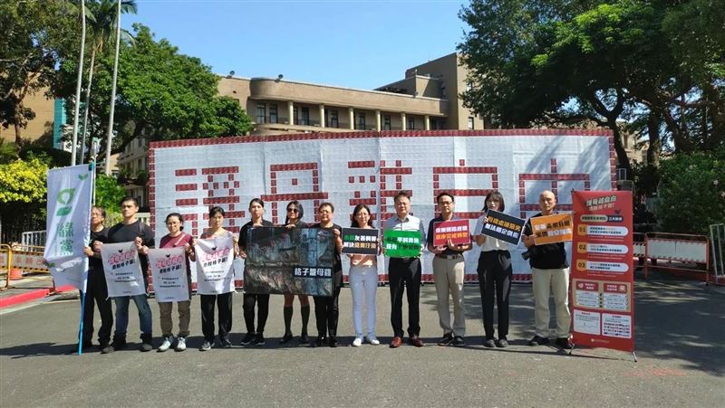 八成蛋雞關「格子籠」　民團籲讓雞自由