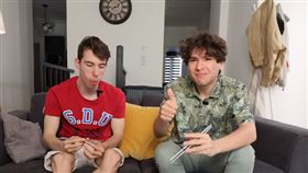 法國高中生試吃台灣罐頭「最愛這2種」：可以當零食嗑！（圖／YouTube／Ku's dream酷的夢-）